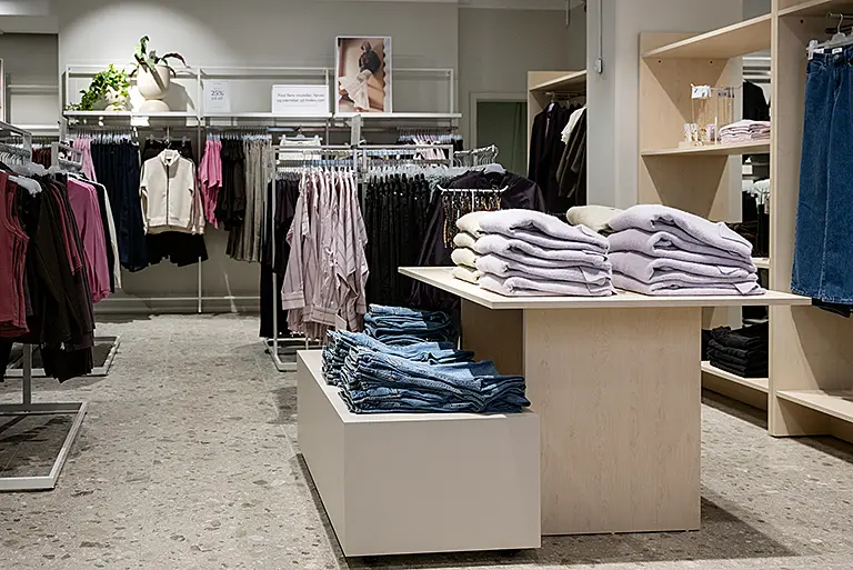 Om Karona Butiksinredningar